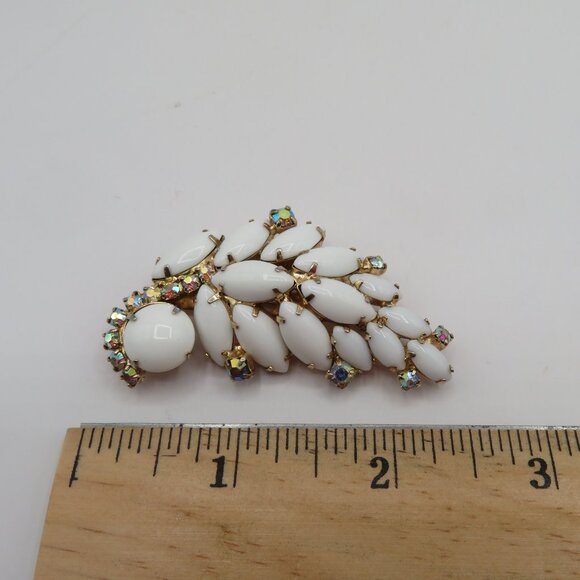 Vintage White Milk Glass with Aurora Borealis Accent Gold Tone Brooch - Picture 8 of 8